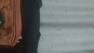 大胸部的业余少女在现实视频中变得肮脏