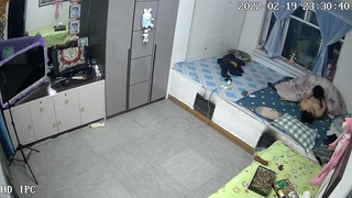 虽然胸不大但是下面粉水很多