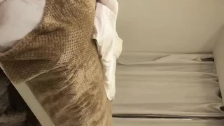#露出 超刺激露出系【风筝断了线】农户家中全裸露出，骚妻提出要自慰表演喷水给大爷看，大爷也很乐于帮忙