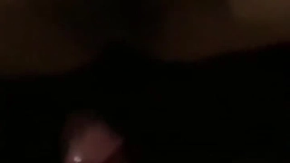 学生自慰到色情片和手淫的自制同性恋视频