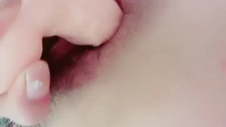 纯真的英国少女Sofia Daze沉迷于玩具独奏游戏