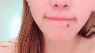 黑人Mia Thalia享受与大学男孩的无套阴道性交
