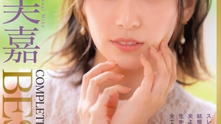 星巴克厕所野战吞精！！少妇急不可耐厕所里就被操了！！