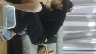 小伙约炮美女同事黑丝 高跟一边玩游戏一边干