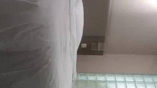 继女们的性欲被继父满足了,他们进行了激烈的性爱。