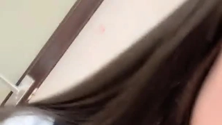 他像一个釉面甜甜圈一样射遍了那个阴户