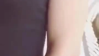 18岁的小胸部少女给POV口交