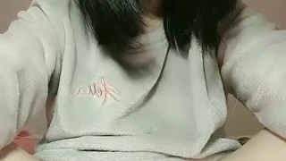 返场人气小姐姐，骚逼轻车熟路，大开双腿抠穴，浪叫不止淫荡不堪