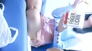 非洲继兄和继妹在POV中玩脱衣舞游戏